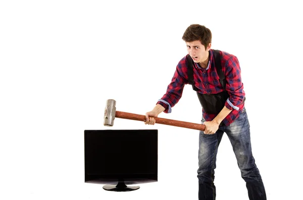 Uomo con martello rompendo una tv lcd — Foto Stock