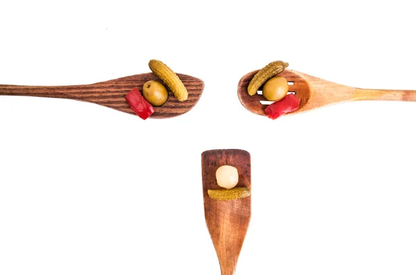 Colheres de madeira e pimentos variados sobre branco — Fotografia de Stock