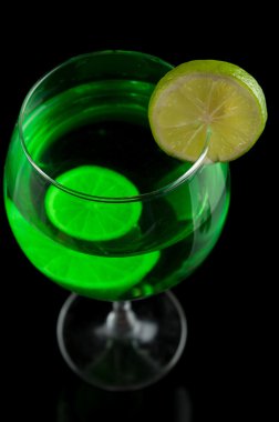 bir bardak şarap limon içecek