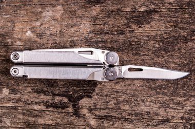 multitool, çok amaçlı araç plyers ve bıçak ile