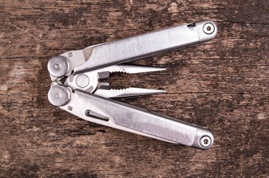 multitool, çok amaçlı araç plyers ve bıçak ile