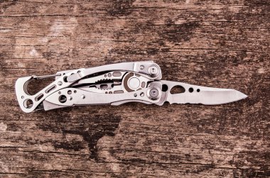 multitool, çok amaçlı araç plyers ve bıçak ile