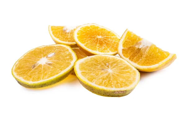 Beyaz arkaplanda portakallar — Stok fotoğraf