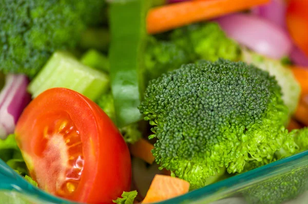 Fresh salad with lettuce, broccoli and tomato — Stock Photo, Image