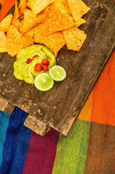 Nachos och avokado — Stockfoto