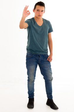 beyaz zemin üzerine İspanyol teen