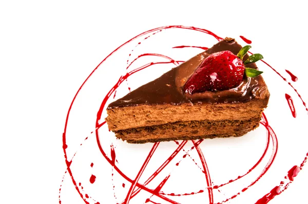 Rebanada de pastel de chocolate con salsa roja —  Fotos de Stock