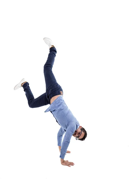 Joven hispano con camisa azul y gafas haciendo voltereta —  Fotos de Stock
