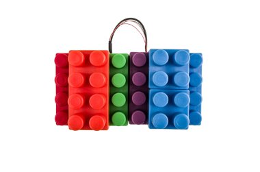 yapı taşları teller ile bağlı