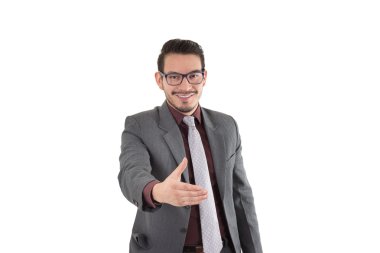 el sıkışırken elbiseli genç adam