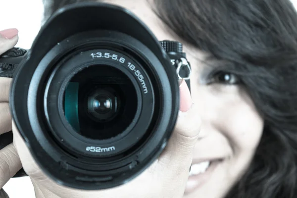 Chica joven sosteniendo cámara — Foto de Stock