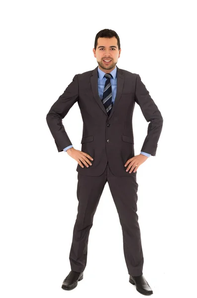 Joven latino de pie usando traje gris — Foto de Stock