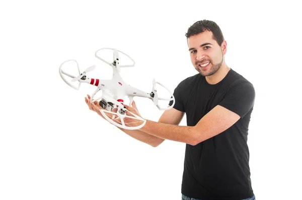 Bonito jovem segurando quadcopter drone — Fotografia de Stock