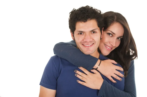 Pareja joven hispana abrazándose —  Fotos de Stock