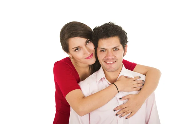 西班牙裔美国人的年轻夫妇拥抱 — 图库照片