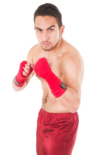 Luchador de artes marciales con pantalones cortos rojos y pulsera — Foto de Stock