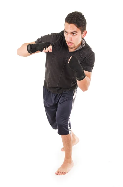 Guapo latino luchador usando negro ropa entrenamiento — Foto de Stock