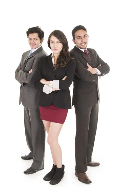 Zwei elegante Geschäftsleute und eine Geschäftsfrau in Anzügen posieren — Stockfoto