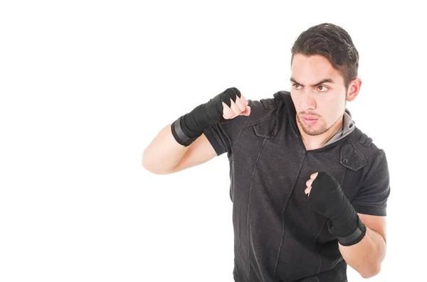 Knappe Latijns--vechter dragen zwarte kleding opleiding Rechtenvrije Stockfoto's