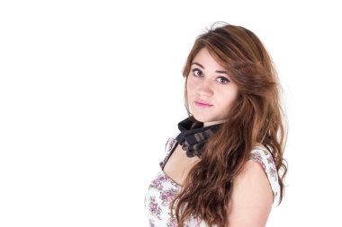 güzel genç kız ile uzun saçlı weaing siyah atkı