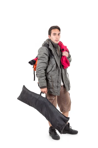 Jovem latino cara carregando mochila — Fotografia de Stock