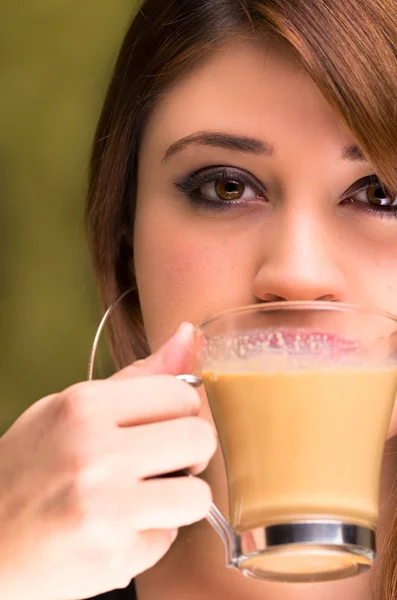 Closeup of a beautiful girl drinking coffee — Stock Photo, Image