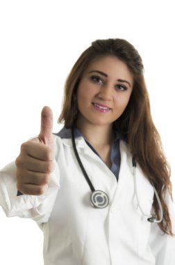 genç güzel samimi kadın doktor steteskop ile