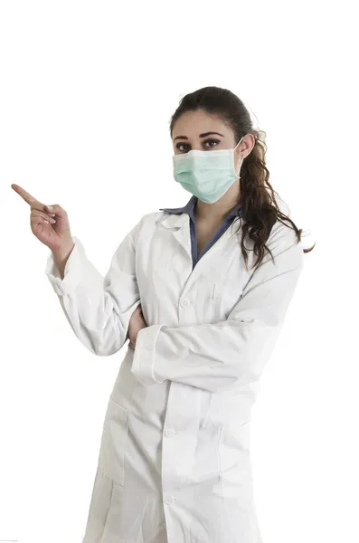 Młode piękne kobiece lekarz ubrany w maskę — Zdjęcie stockowe