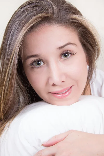 Attractive young woman in bed — Stock Photo, Image