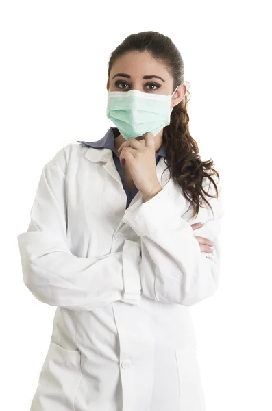 Giovane bella dottoressa che indossa una maschera — Foto Stock