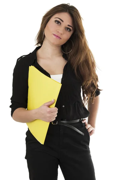 Ziemlich hispanische junge Studentin hält einen gelben Ordner in der Hand — Stockfoto