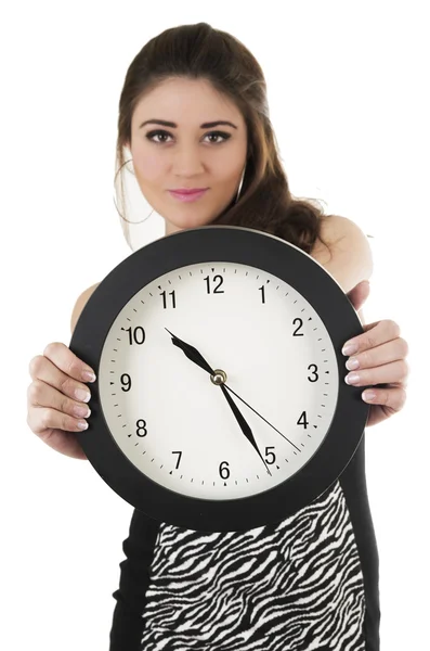 Mooie jonge Spaanse meisje bedrijf zwart ronde klok — Stockfoto