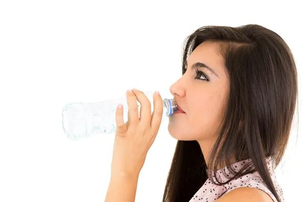 Beautiful young girl drinking water from a plastic bottle — Stock Photo, Image