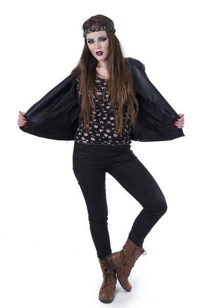 Sexy joven rebelde rockero punk mujer en chaqueta de cuero —  Fotos de Stock
