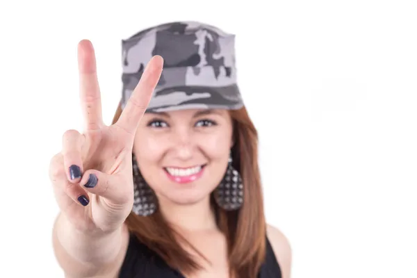 Bella ragazza che indossa un berretto militare — Foto Stock