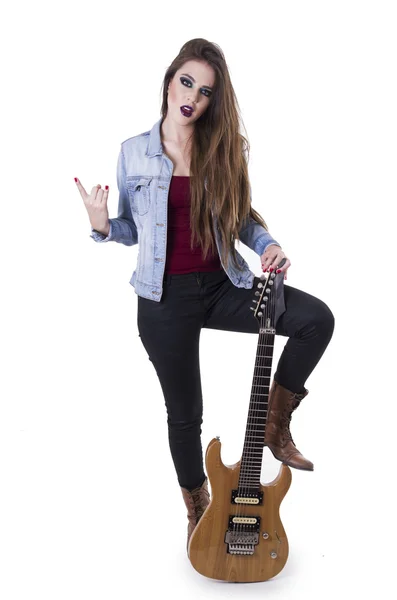 Gogeous ξανθιά rocker κορίτσι Ποζάροντας εκμετάλλευση ηλεκτρική κιθάρα — Φωτογραφία Αρχείου