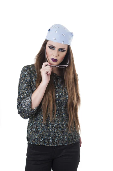 Beuatiful hippie ung blond flicka klädd i bandana och glasögon — Stockfoto