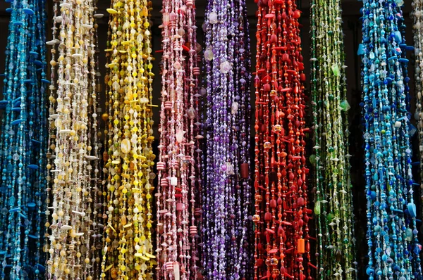 Perles colorées sur le marché au Maroc — Photo