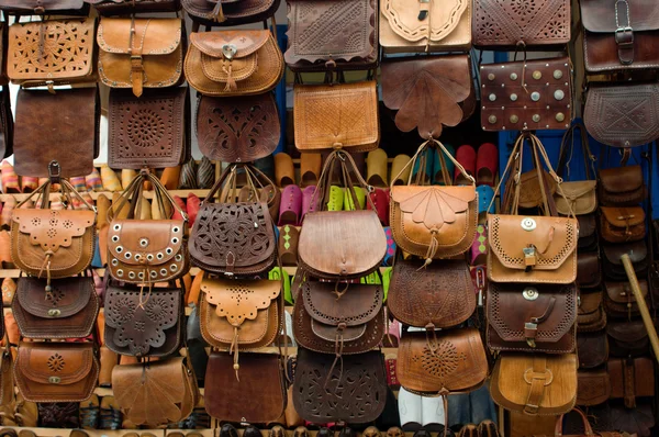 Leather bags on street market in Morocco — Stock Photo, Image