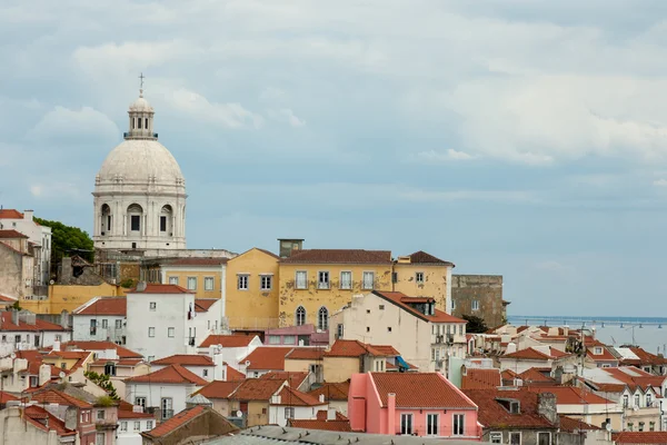 Вид на район Алфама в Лісабоні — стокове фото