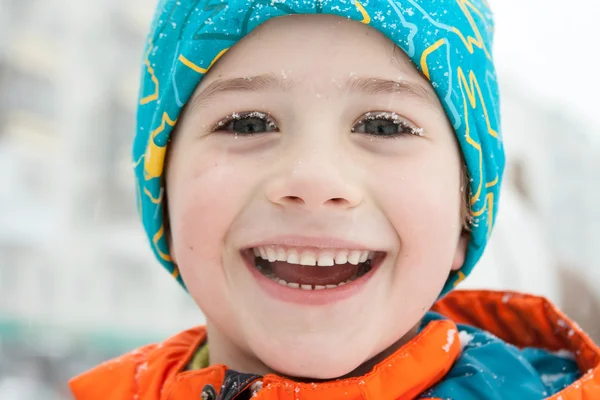 Зимовий портрет хлопчика — стокове фото