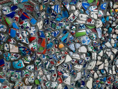 iznik seramik parçaları yapılmış duvar