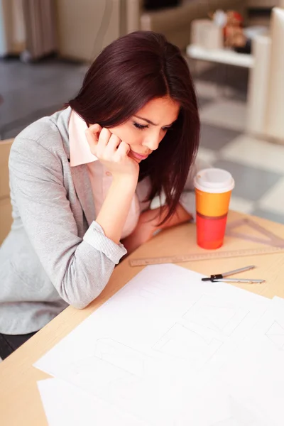 Joven hermoso arquitecto — Foto de Stock