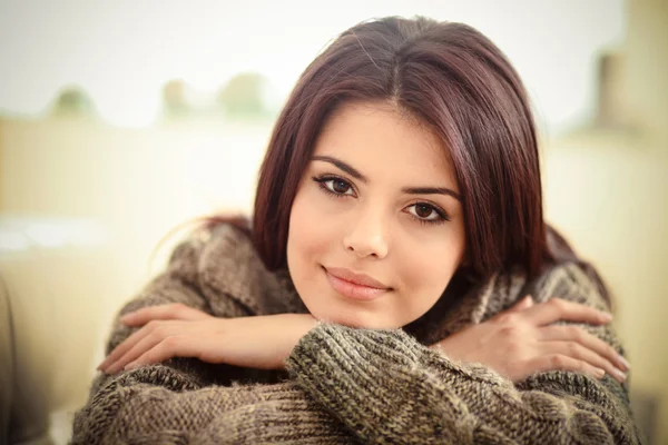 Portrait of a young beautiful woman on sofa — Stock Photo, Image