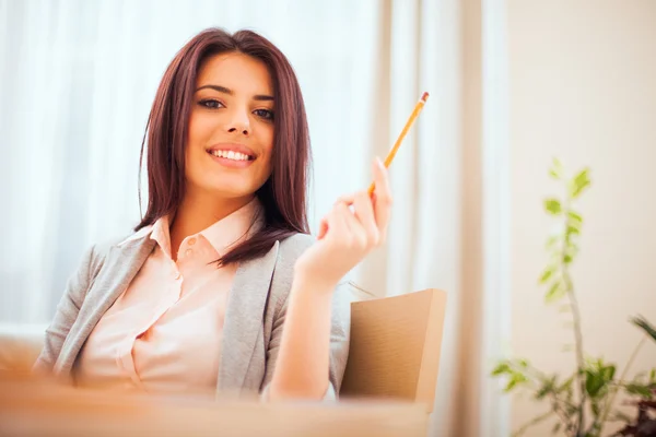 Retrato de una joven empresaria — Foto de Stock