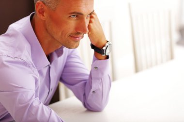 dalgın yakışıklı