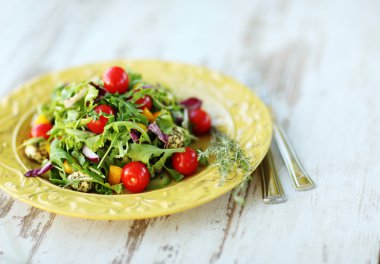 Vintage tabakta salata