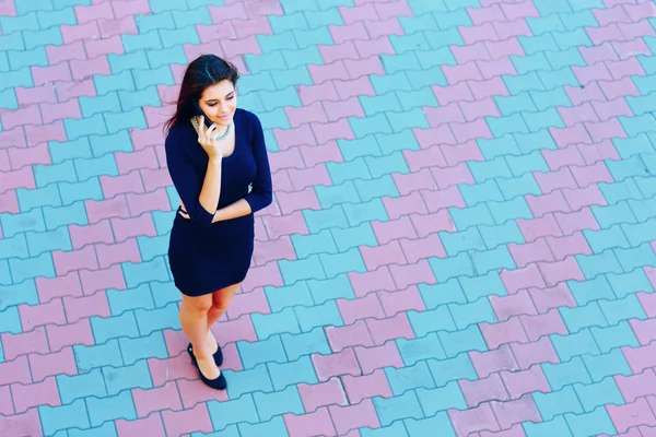 Businesswoman talking on phone — Stock Photo, Image