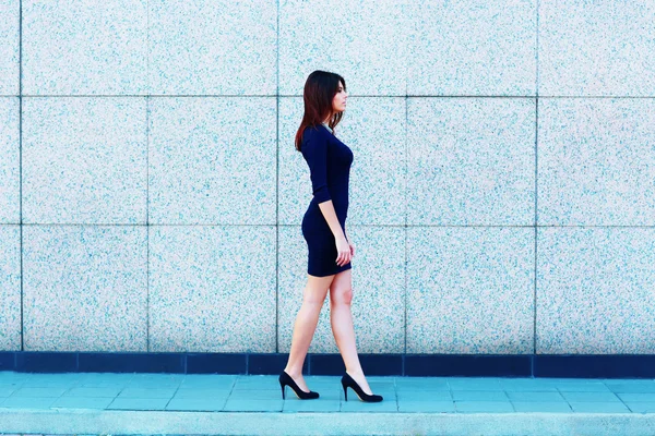 Young attractive businesswoman walking — Stock Photo, Image