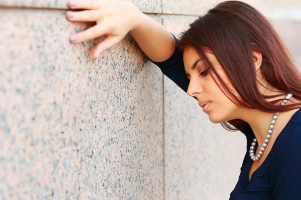 Mujer de negocios cansada — Foto de Stock